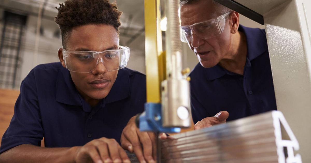 Jóvenes en Puerto Rico aceleran su educación para incorporarse antes al mercado laboral