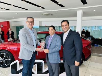 Señorial Auto Kia en Ponce es galardonado con el Premio Platinum Prestige Dealer