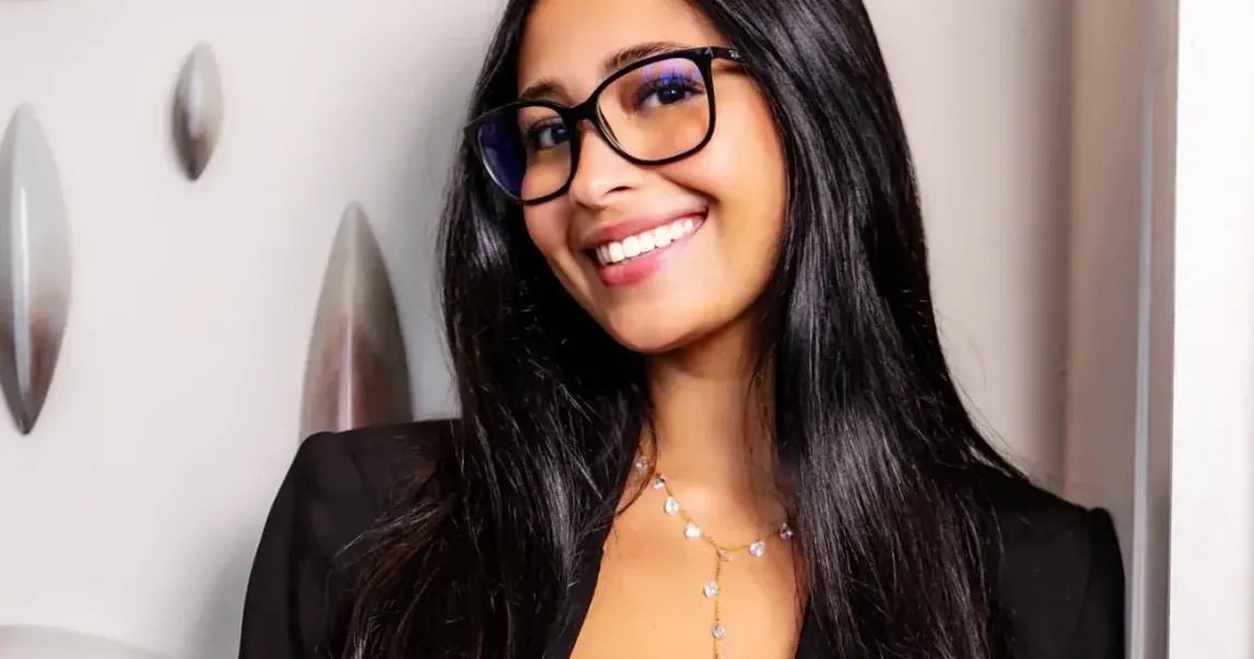 | Para la directora de comunicaciones de Tiendas Roma, la autoconfianza ha sido un eje fundamental en su evolución profesional.