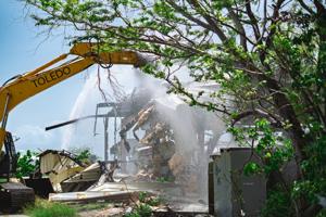 Imagen de la cobertura de: Comienzan trabajos de demolición en Roosevelt Roads para un centro de innovación marina