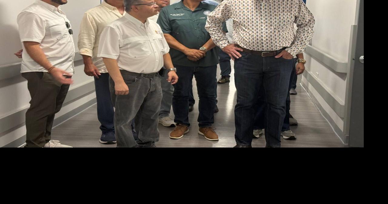Pedro Pierluisi reaparece junto a Thomas Rivera Schatz en hospital de Vieques