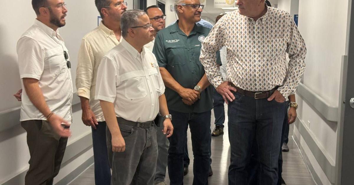 Pedro Pierluisi reaparece junto a Thomas Rivera Schatz en hospital de Vieques