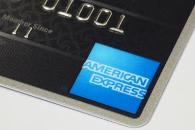Aumento en el uso de tarjetas de crédito impulsa beneficios de American Express