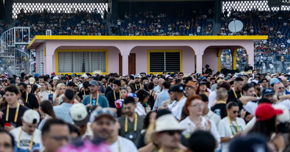 Cerca de 130 casos médicos por calor en primera noche de Bad Bunny en el Bithorn