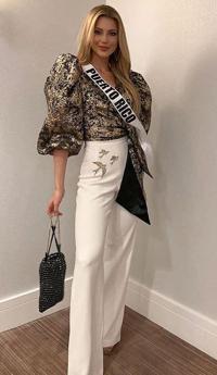 Madison en MU pantalon blanco.jpg
