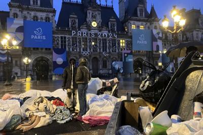 Desalojan campamento de migrante en París