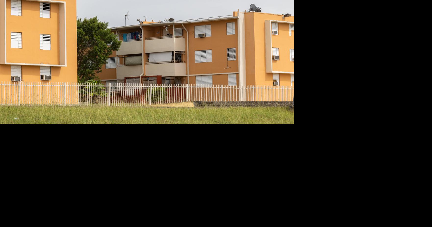 Diligencian múltiples allanamientos en residencial de Santa Isabel