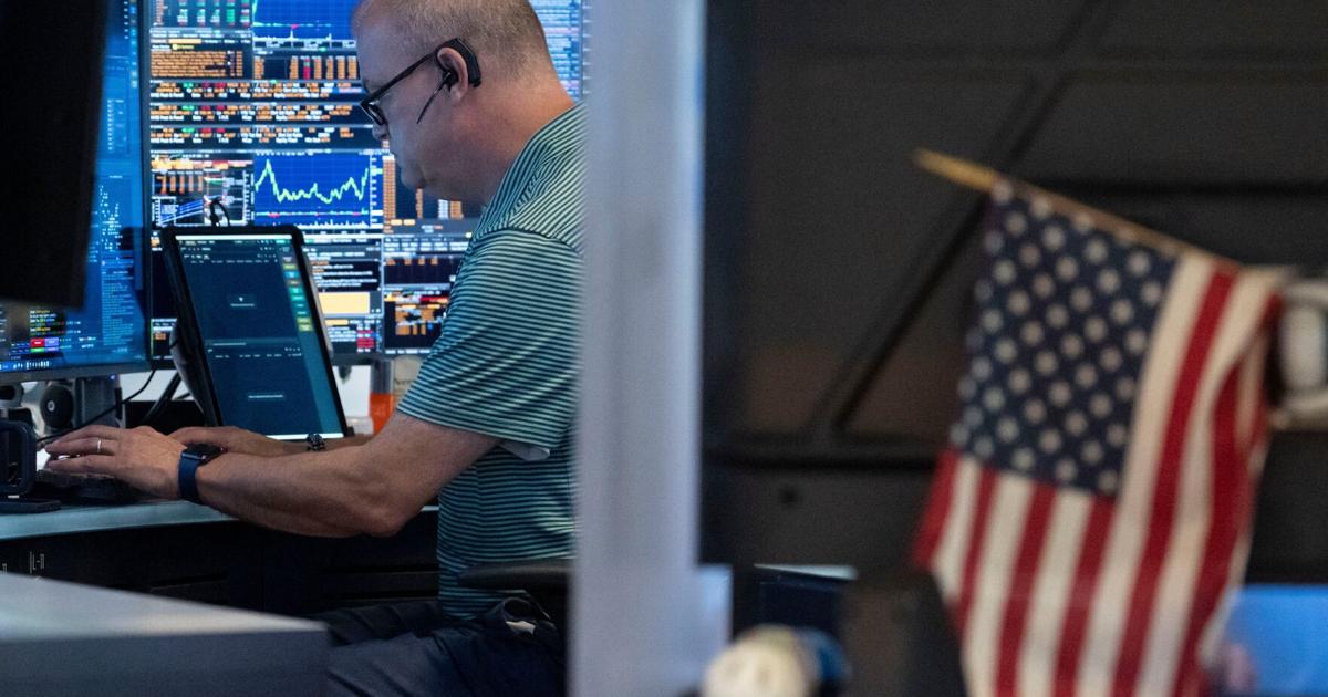 Caída del precio del petróleo calma los mercados de acciones y bonos en Wall Street