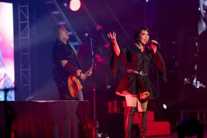 Imagen del artículo de El Vocero: Alejandra Guzmán revela que se le “zafó la cadera” durante concierto