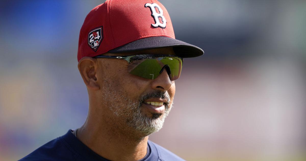 Alex Cora recibirá el Premio Don Roberto Weill en el Salón de la Fama del Béisbol Latino en Caguas