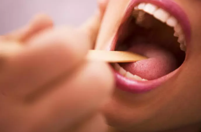Los 9 poderes de la saliva que debes conocer