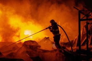 Imagen del artículo de El Vocero: Un bombardeo ruso de misiles y drones mata a 17 personas en la región de Kiev