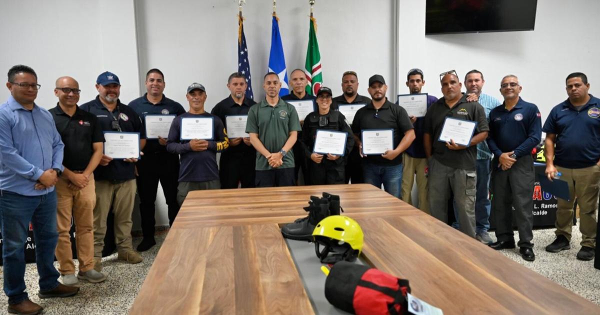 Mayagüez refuerza seguridad con 12 patrullas nuevas, bomberos certificados y rescatistas