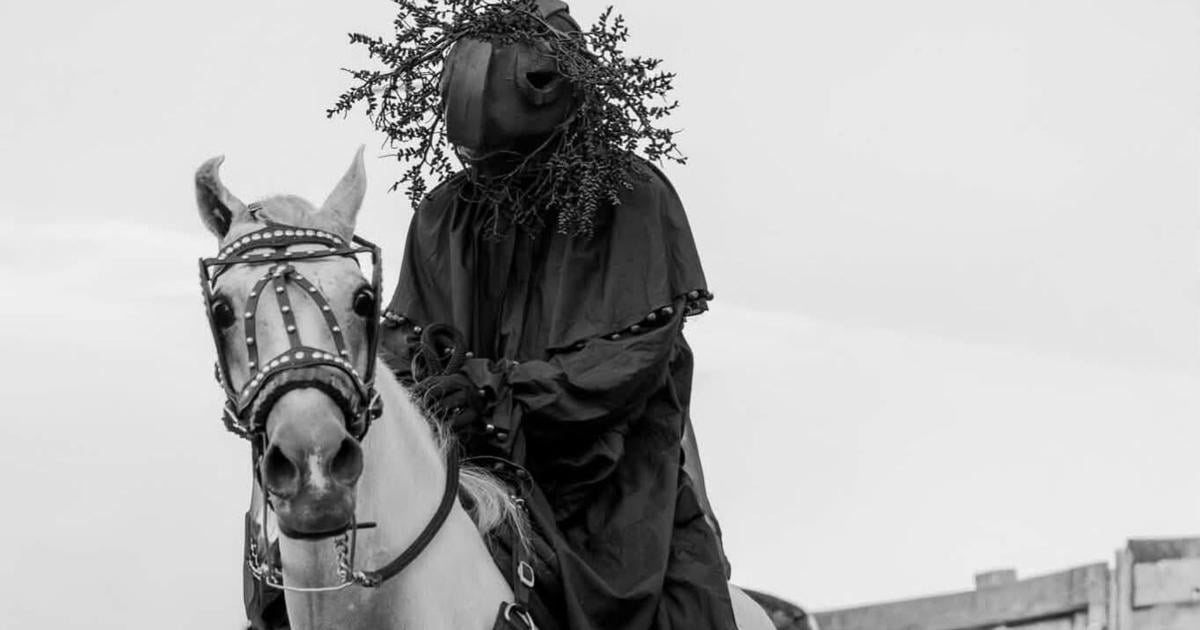 El artista loiceño Hashlye Pérez Vega revive "La Muerte en Cuero", el vejigante negro centenario