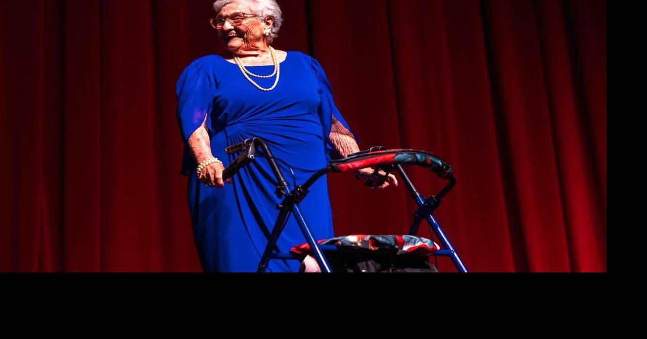 Adultos mayores de San Juan presentan obra teatral ante delegados iberoamericanos