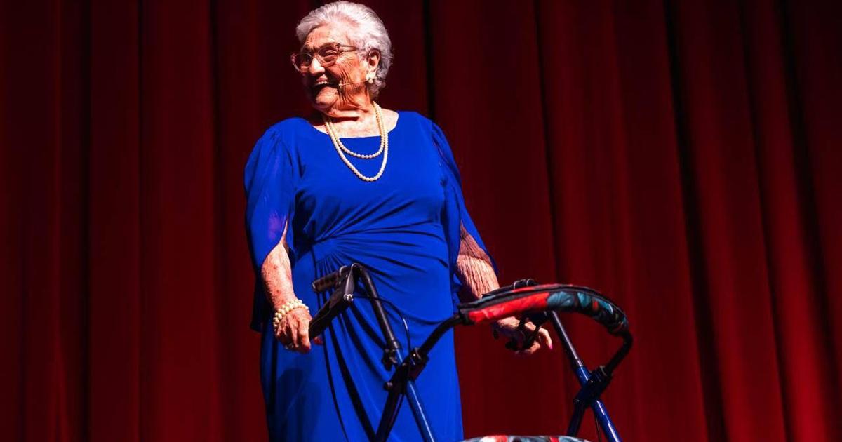 Adultos mayores de San Juan presentan obra teatral ante delegados iberoamericanos