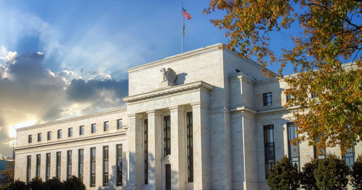 La Reserva Federal mantiene las tasas de interés en 3.9% pese a la inflación