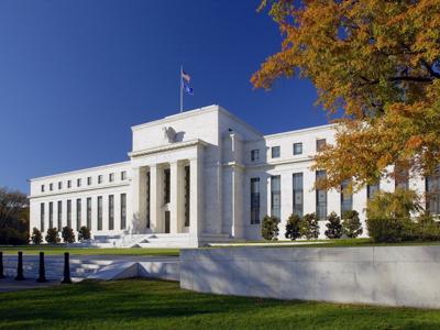 Bowman aboga por una política monetaria prudente en la Fed