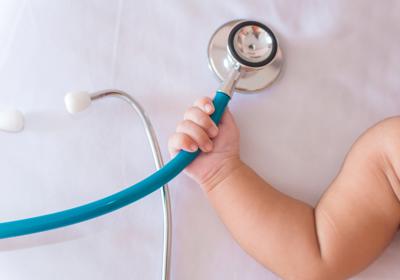Exigen tomar acción ante escasez de pediatras en la Isla