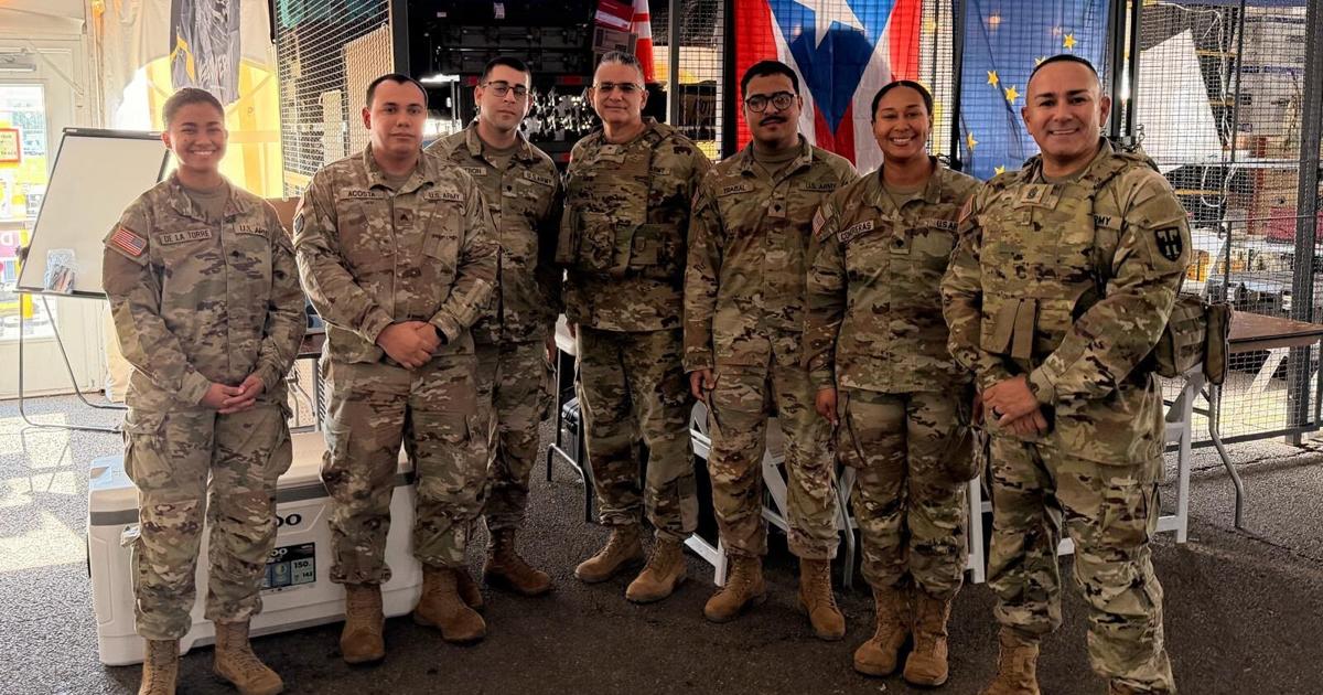 General de la Guardia Nacional visita a 153 soldados puertorriqueños en Washington