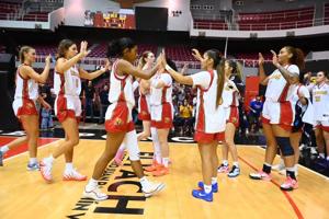 Imagen del artículo de El Vocero: Leonas apuntan su primera victoria al vencer 76-71 a las Monarcas