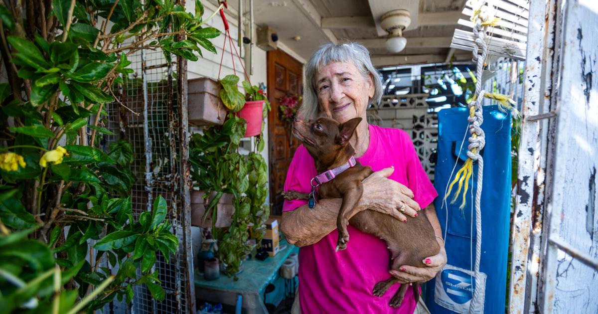 Adulta mayor de 85 años acepta vivienda pública tras enfrentar orden de desahucio en San Juan
