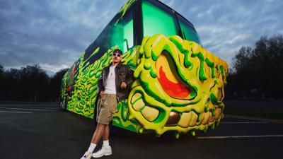 VIDEO: Feid se llevará ocho fanáticos de gira en su 'monster bus'  por Estados Unidos