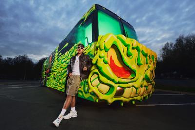 VIDEO: Feid se llevará ocho fanáticos de gira en su 'monster bus'  por Estados Unidos