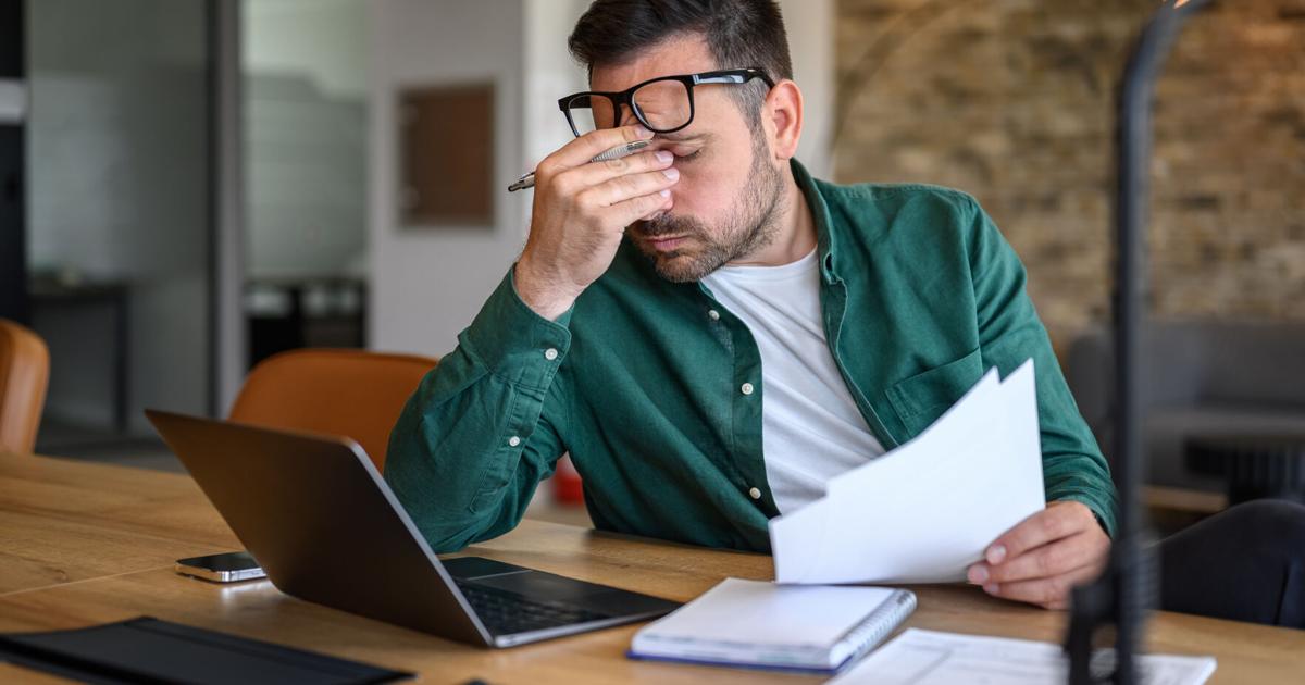 Estrés financiero de empleados afecta concentración y productividad en el trabajo