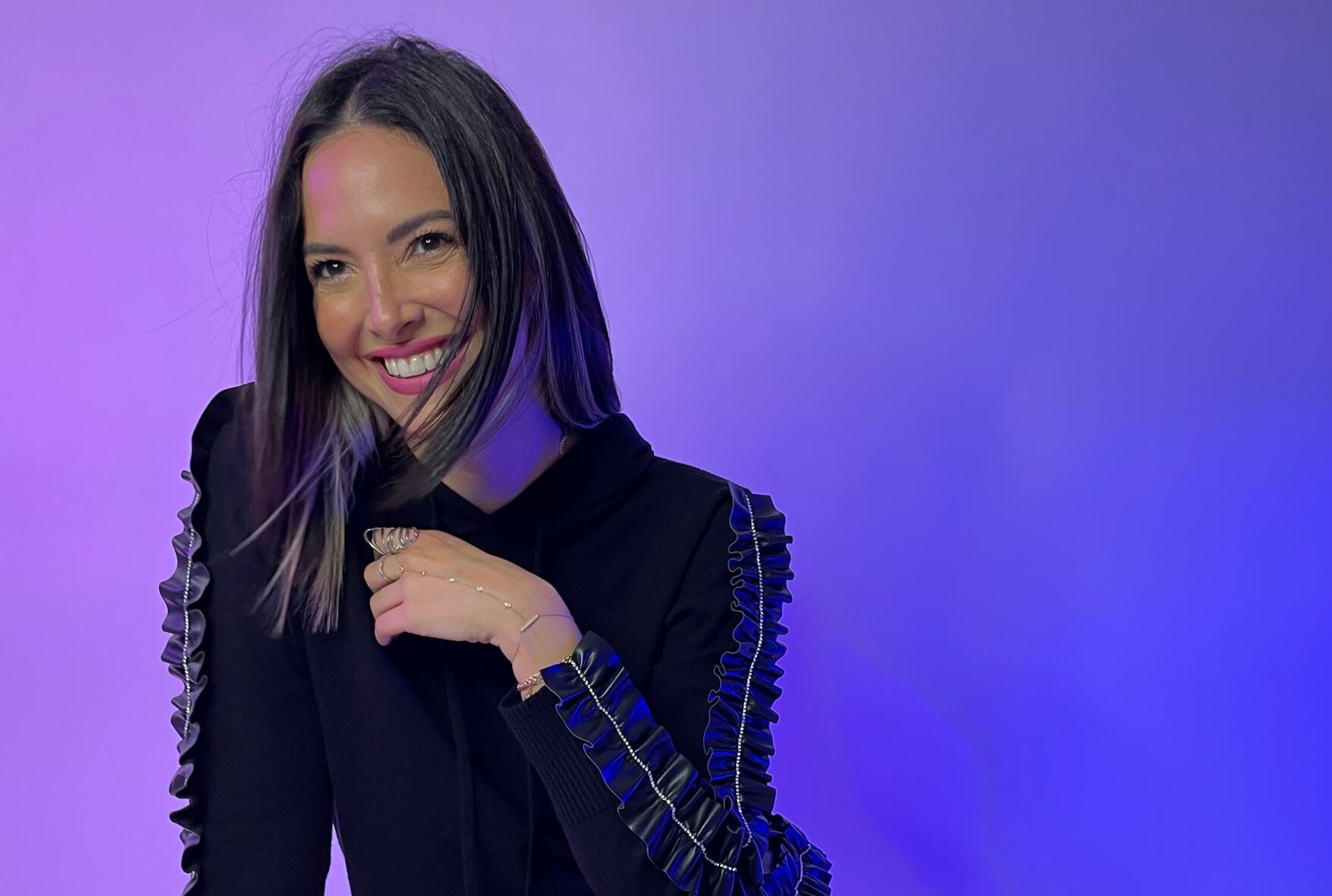 Denise Quiñones celebrates her 42 years with a fulfilled dream shows