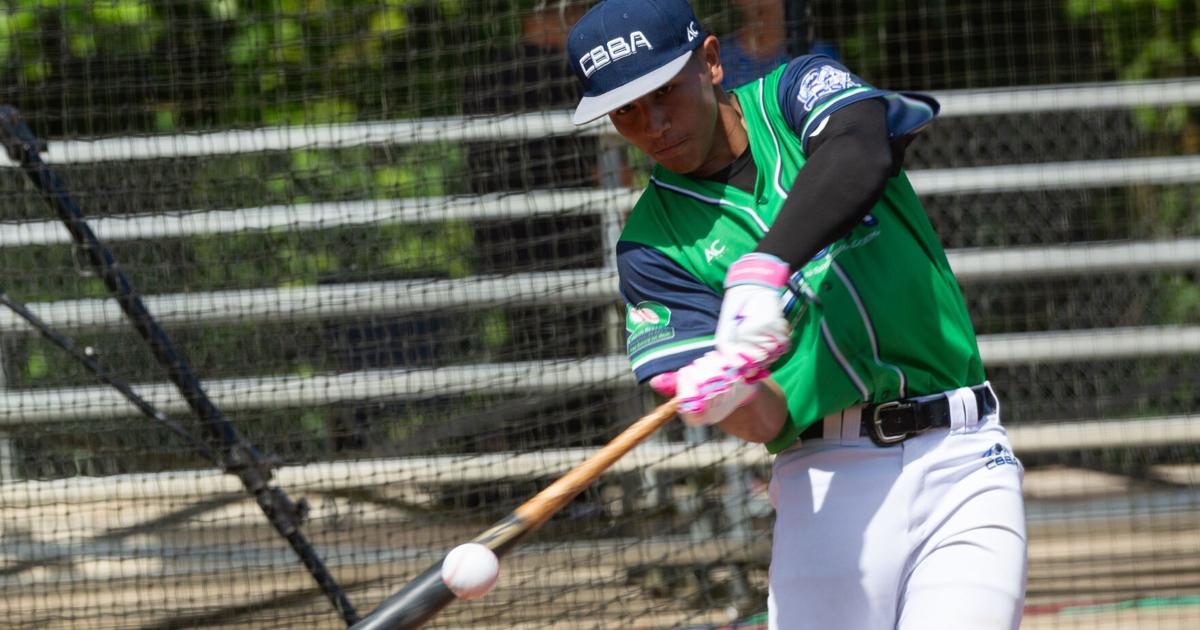 14 escuchas de MLB evalúan a 35 prospectos boricuas en academia de Carlos Beltrán