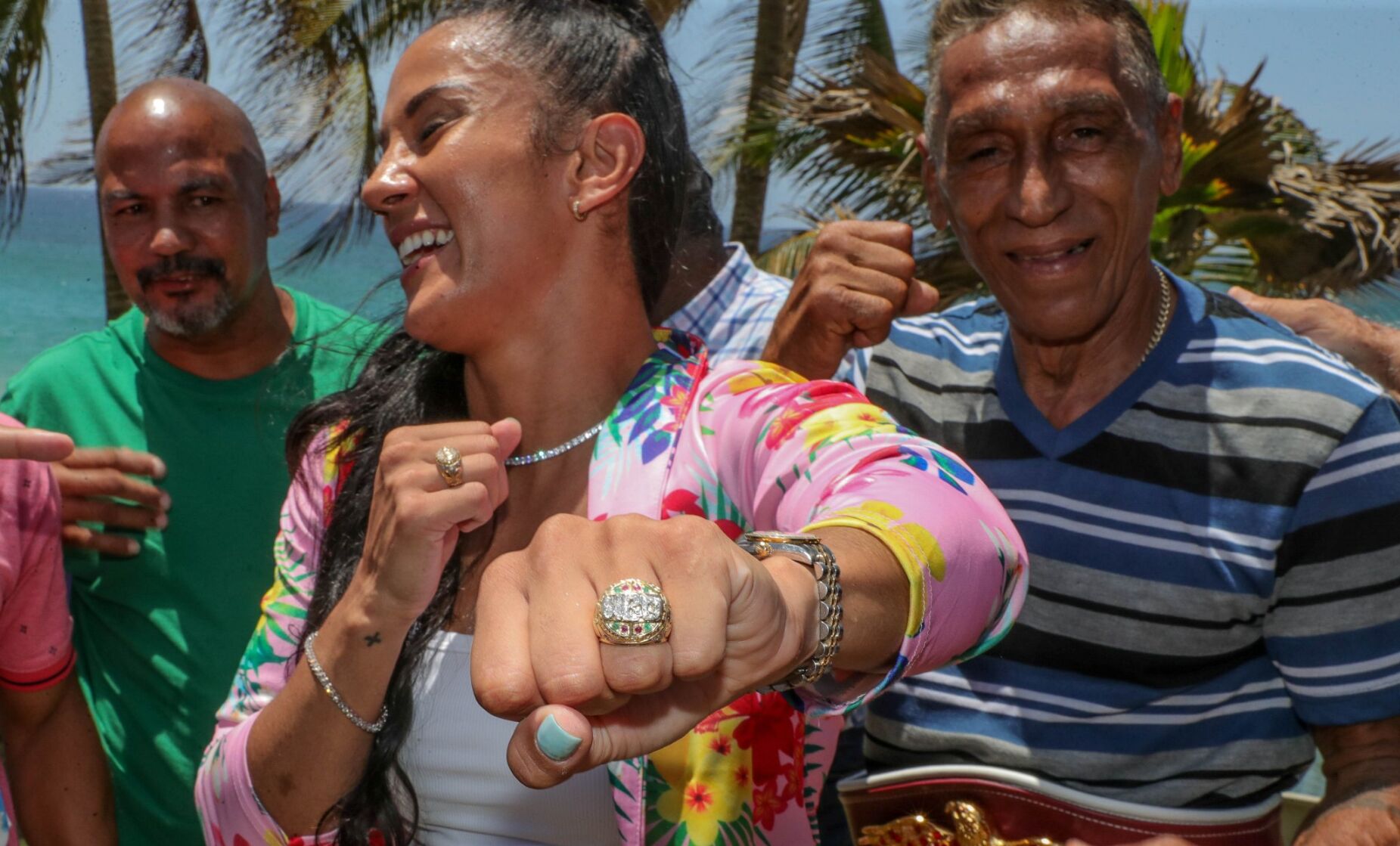 Amanda Serrano recibe sortija de brillantes durante homenaje de la OMB - Vimarsana News