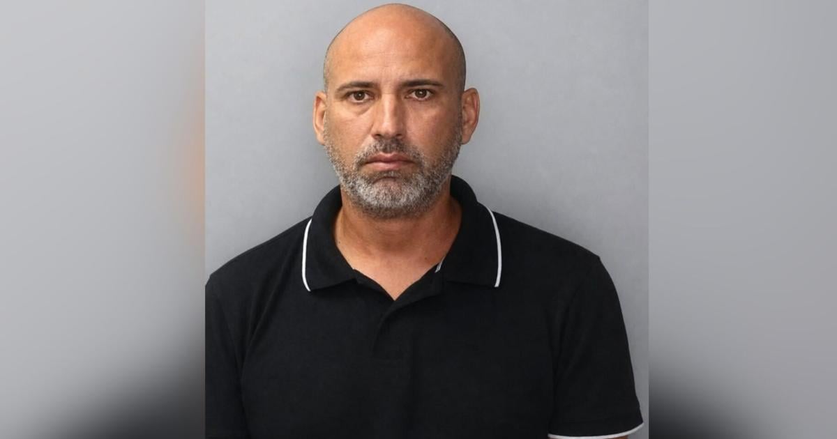 Buscan a hombre acusado de apropiarse de más de $7,000 con cheque alterado