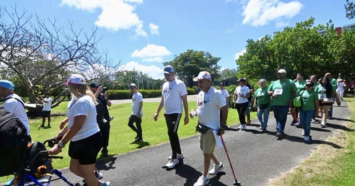 Decenas participan en caminata por la concienciación del Parkinson en San Juan