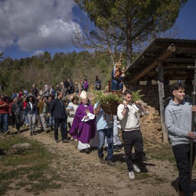 Sanación Divina: españoles adoran a la virgen de Torrents en medio de la sequía