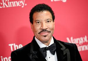 Imagen del artículo de El Vocero: Lionel Richie se tomará un descanso de los escenarios tras someterse a un procedimiento cardíaco