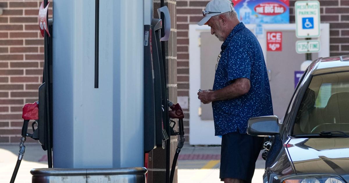 Se dispara precio de la gasolina en Estados Unidos: promedia a $4 por galón