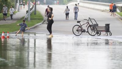 Houston se prepara ante alerta de inundaciones tras fuertes lluvias