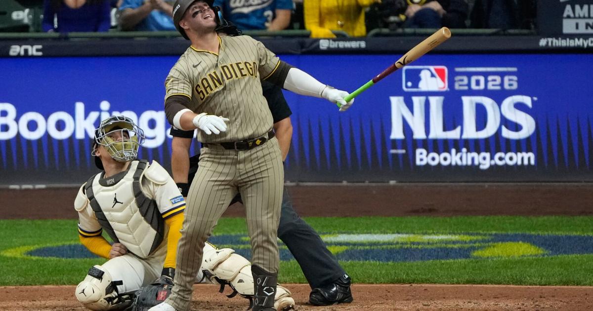 El techo del estadio niega jonrón a San Diego y Milwaukee gana el primer juego de la NLDS