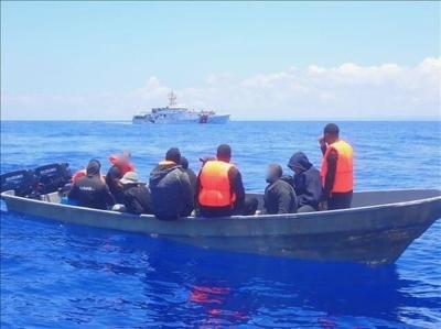 La Guardia Costera regresa a 52 inmigrantes a la República Dominicana