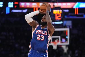 Imagen del artículo de El Vocero: Trump arremete contra LeBron James por no quedarse quieto durante interpretación del himno