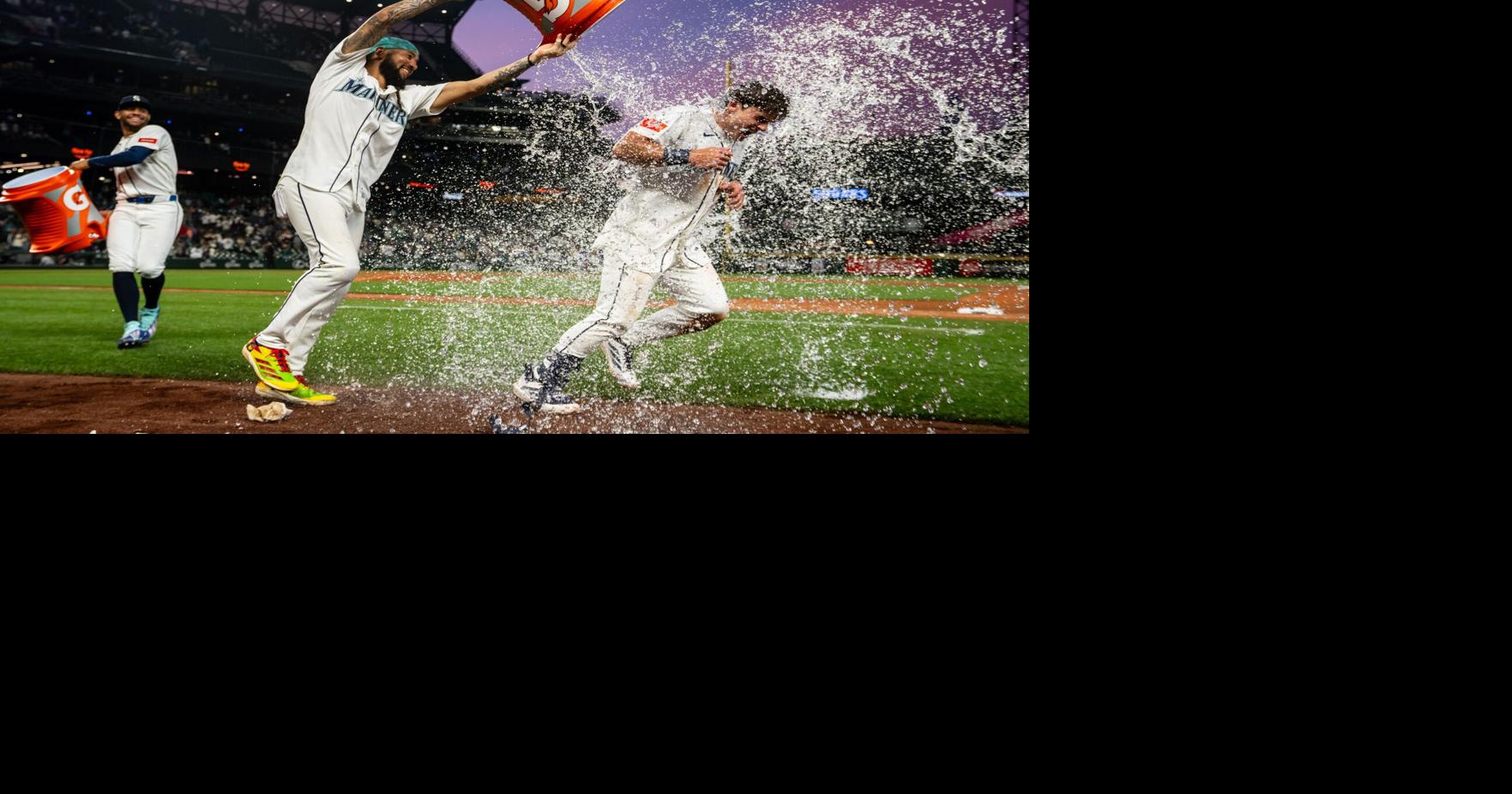 Cole Young conectó el hit de oro en la décima entrada para darle a los Marineros de Seattle una victoria 3-2 sobre los Mets de Nueva York y extender su racha ganadora a siete juegos.