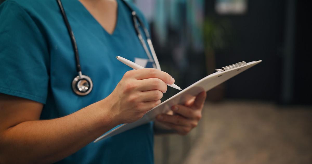 PS 687 buscaría limitar pacientes por enfermero, pero costaría hasta $100M a hospitales