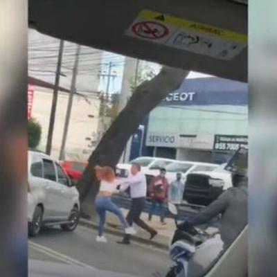VIRAL: Un famoso actor mexicano pelea con una mujer en plena calle