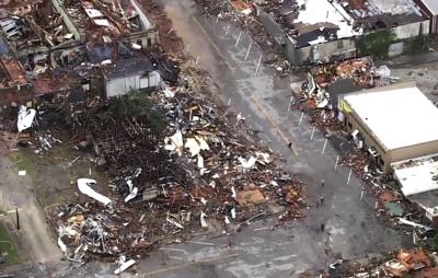 Fotos: Tornados que azotaron Oklahoma dejaron muertos y un amplio rastro de destrucción