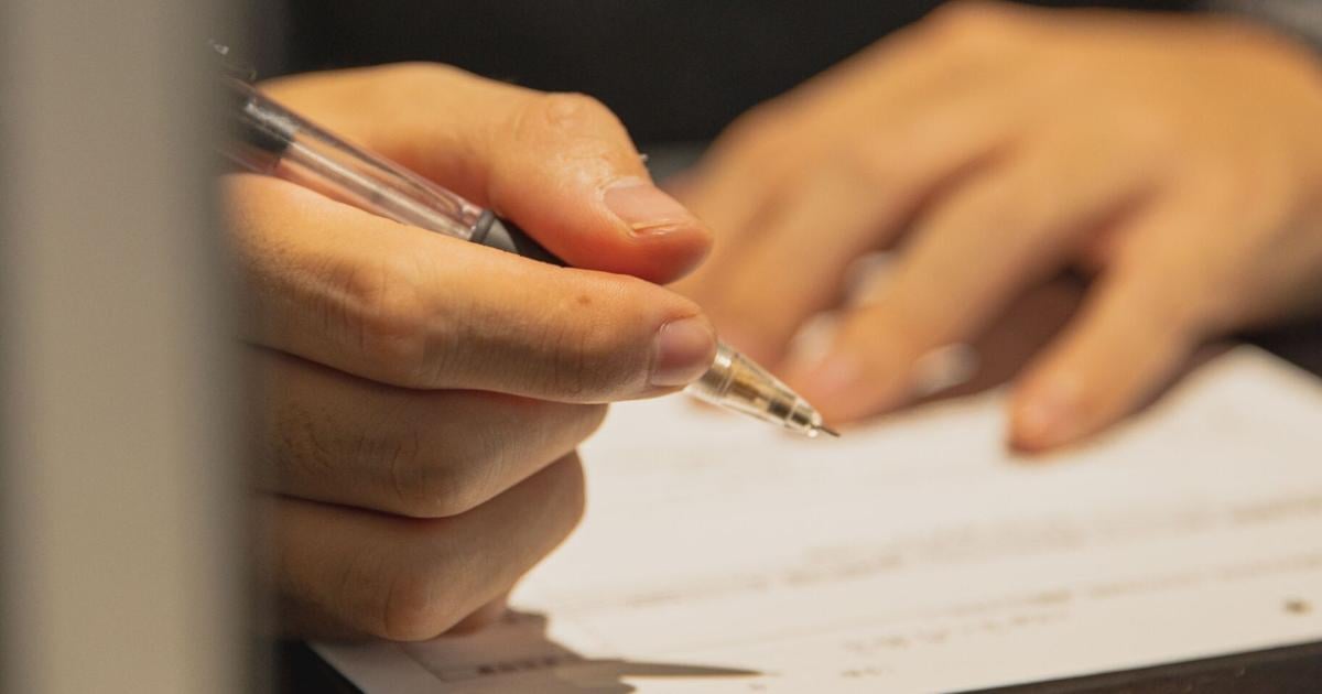 La caligrafía resiste la era digital: estudios confirman sus beneficios cognitivos