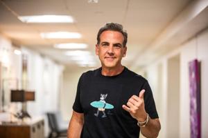Imagen del artículo de El Vocero: “He estado llorando durante días”: Carlos Ponce comparte emotivo momento con su hija