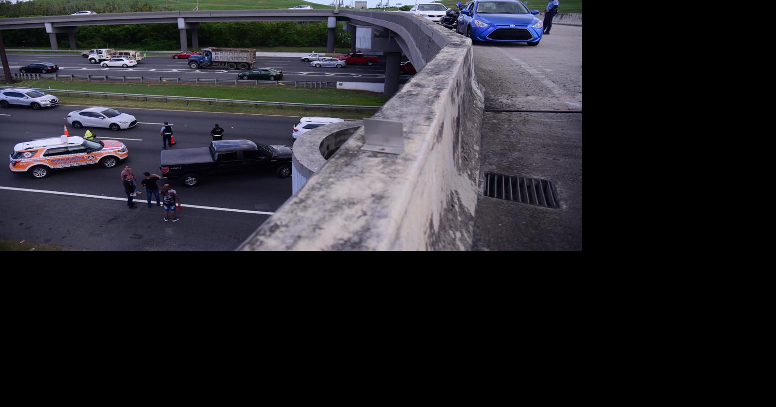 Hombre muere tras caer de un puente en el expreso PR-22; una conductora lo impactó