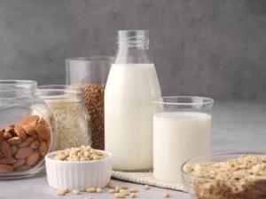 Imagen de la cobertura de: ¿Avena, almendra o soya? Qué revisar antes de elegir leche vegetal