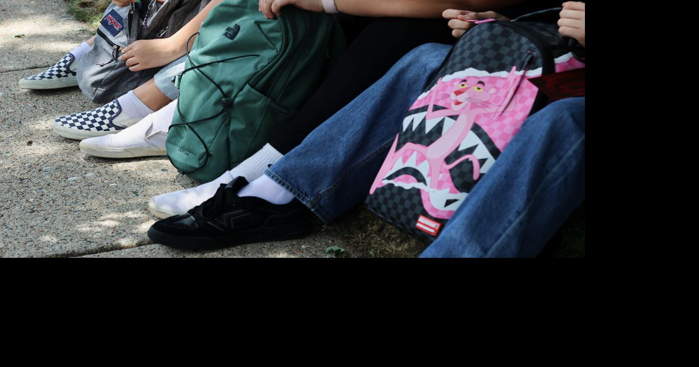 Especialistas advierten sobre el exceso de peso en mochilas escolares y sus riesgos